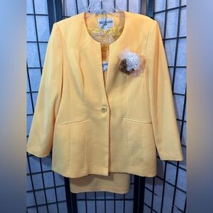 Nina Massini women's three-piece skirt suit sz 22 in yellow or gold.